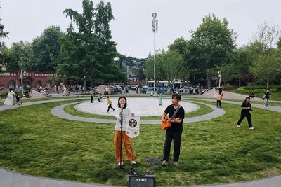 青未小篷车原点广场街头演出，点亮端午假期