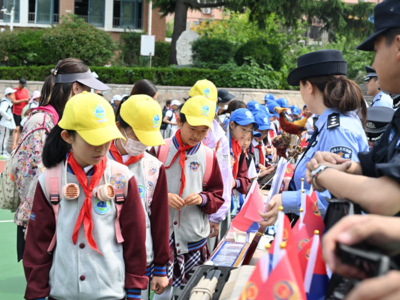 警校家社共同守护孩子成长