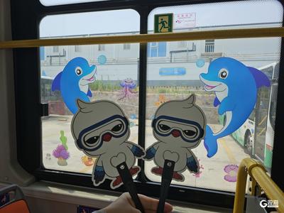 从“交通工具”到“旅游体验”！青岛巴士蔚蓝海洋主题车厢清凉上线