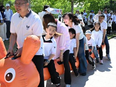 迎“六一”，幼儿园里上演亲子运动会