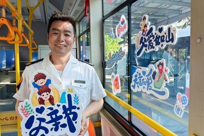 父亲节主题车厢“爸气”上线，青岛巴士唤起城市温情