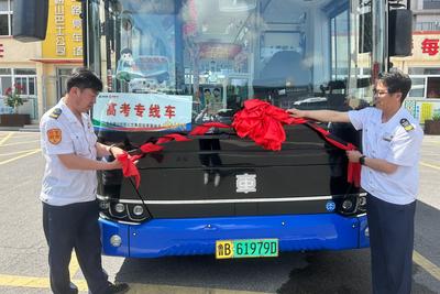 文创好礼温暖赴考学子！青岛巴士“高考专线车”今年再启程