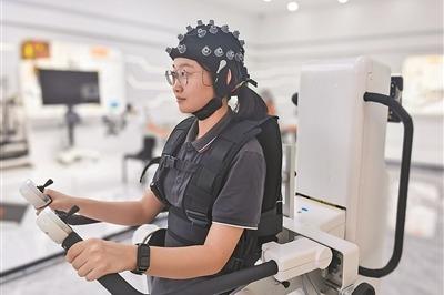 AI“指挥”，康复机器人“力随心动”