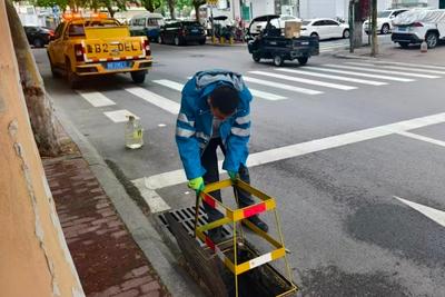 青岛水务排水公司全员24小时待命，12处重点易积水部位落实到人