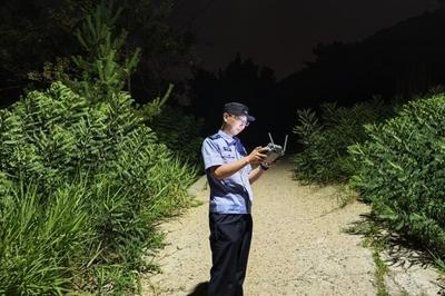 两名游客夜间被困，高空“鹰眼”出击！青岛警方联合多部门3小时紧急搜救