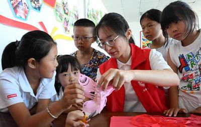乡村“公益课堂” 点亮暑期生活