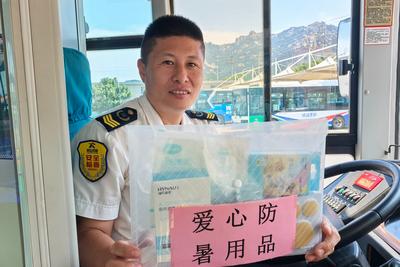 服务“升温”助游客“降温”！温馨巴士这份“洗海澡”攻略快Mark