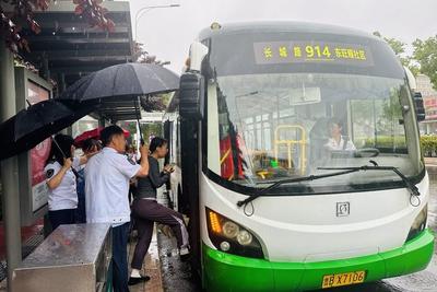 严阵以待迎战“巴威”！城阳巴士多举措筑牢安全出行防线