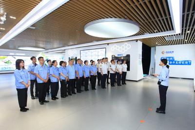 这个旅游季，让绿色与文明一路随行！青岛巴士双线联动践行“双碳”理念