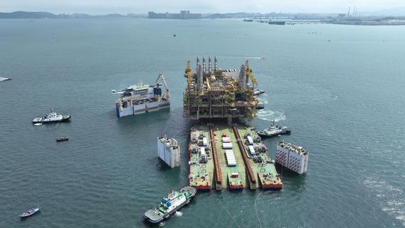 世界首例极限斜向浮装在青岛完成