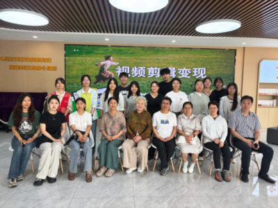 八大课程让宝妈实现居家就业，薛家岛街道新港山路社区联合高校开展自媒体灵活就业实训