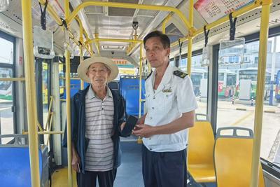 温暖随车轮延伸！青岛公交车上的这三桩小事折射城市温度