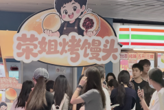 走红网络之后，卖烤馒头的大姐成了青岛地铁“合伙人”
