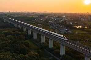 受台风“巴威”影响，长三角部分铁路临时停运