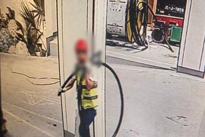 旧工装当“通行证”， 男子混进工地偷电缆被抓