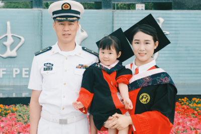 退伍女兵带娃读博！这位石大博士的论文致谢看哭了很多人