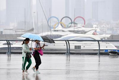 青岛今天多云转阴有阵雨或雷雨，市区最高气温28℃，最低气温24℃