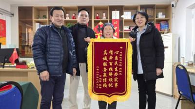 用“邻聚力”温暖“落单”晚年，四方街道邻里守望织起独居老人暖心服务网