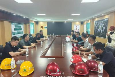 全方位净化铁路沿线周边环境！青岛开展铁路两侧工地环境整治