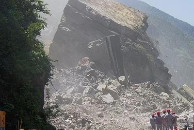 重庆彭水山体崩塌孤石爆破作业首爆成功