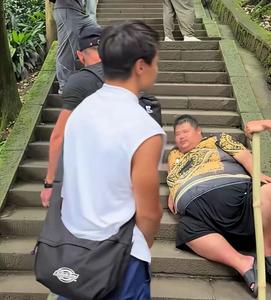 343斤网红“良子”登峨眉山晕倒！拿命换流量这生意该歇歇了