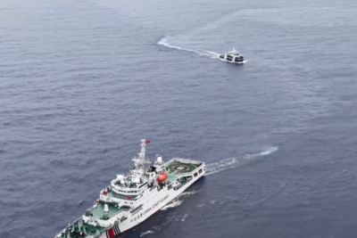 中国海警位中国黄岩岛领海及周边区域执法巡查