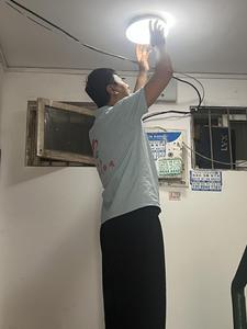 “亮”起来的楼道，“暖”起来的人心！海大麦岛社区主动作为解民忧