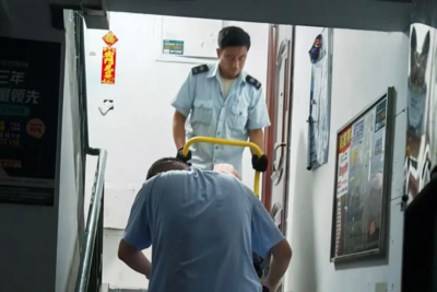 雨夜疾风逆行，青岛120急救人暴雨中筑牢生命防线