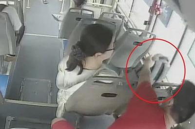 背包遗落车厢十分钟后高效寻回，湖北游客点赞“青岛温度”