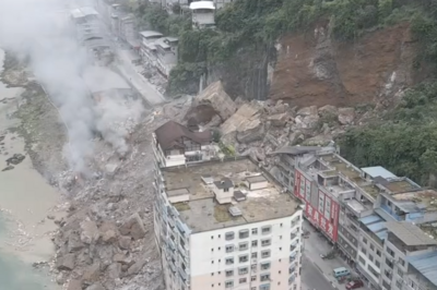 重庆彭水一路段突发山体崩塌，现场已开展救援