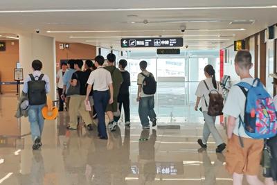 国内首家！青岛机场开通“集群式”跨航司跨境通程中转业务