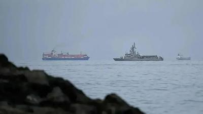 伊朗：霍尔木兹海峡目前无法通行；美军：霍尔木兹海峡仍对通航船只开放