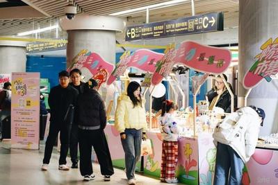 再登热搜！青岛地铁这一幕满载人间烟火气