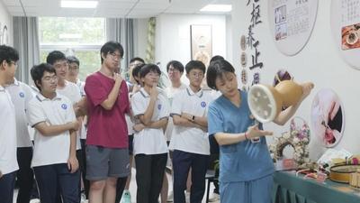 一中学子走进青岛市中医医院开展中医药研学志愿活动