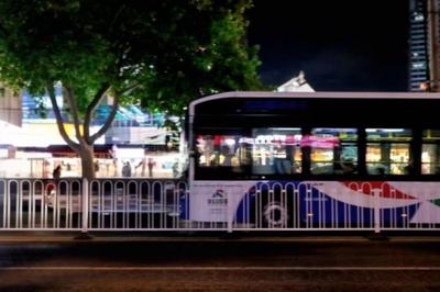 紧密连接夜间消费场景！青岛公交388路点亮城市夜色
