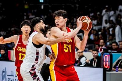杨瀚森砍下15分，中国男篮世预赛83:57战胜卡塔尔队