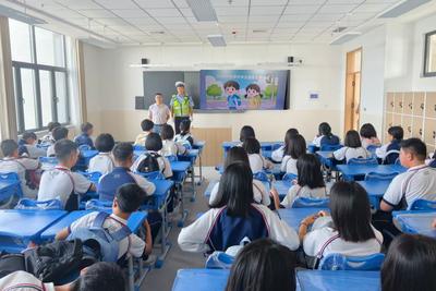 设岗390余处！开学季，青岛公安交管守护师生出行安全