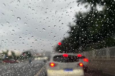 青岛今天阴天间多云有阵雨或雷雨局部大雨，市区最高气温28℃，最低气温25℃
