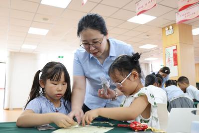青岛市开展“岐黄润童心·中医伴成长”青少年中医药科普周系列活动