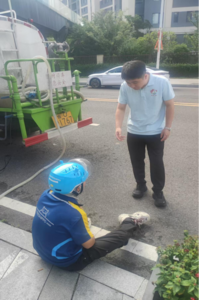 罗湖路社区：骑手配送途中遇车祸 网格员紧急救助显担当