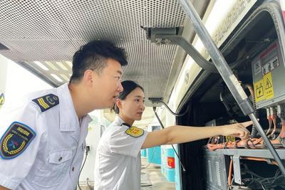 以岗位为鹊桥！青岛公交夫妻档用方向盘画出“同心圆”