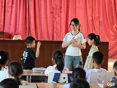 暑假公益课，村里娃家门口学技艺