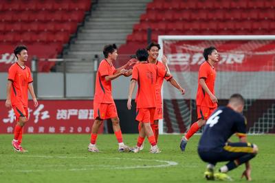 中国U17男足3:2“绝杀”阿森纳U17男足