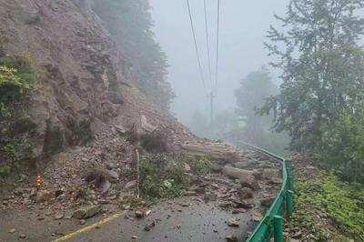陕西宝鸡太洋公路发生多处山体塌方，道路封闭交通管制