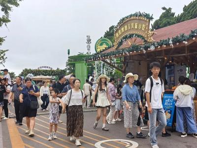 13天涌入378万人！中山路成为青岛今夏最“热”地标