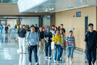 “周五下班飞青岛”成风潮，青岛机场这样接住“国际流量”