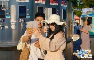 当老城烟火遇上新潮科技，青岛啤酒节上街里“反差感”拉满