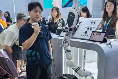 青企亮相世界机器人大会，展示VR遥操作方案