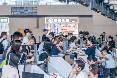 客流热度与盛夏温度同频攀升！青岛机场暑运持续“升温”