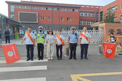 开学当日，警企携手护通行！李沧巴士筑牢学子出行安全防线
